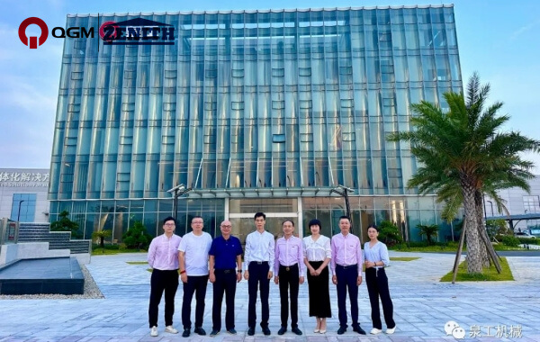 Hu Youyi, Kiinan hiekka- ja sorayhdistyksen puheenjohtaja, vieraili QGM Groupissa tutkimusta ja ohjausta varten