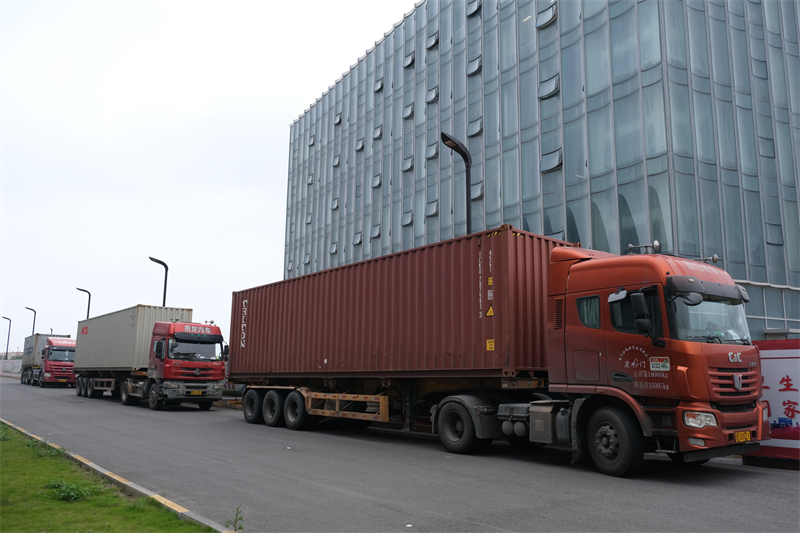 QGM-tiilenvalmistuskoneet toimitetaan Lähi-itään, mikä auttaa alueellista rakentamista ottamaan uuden harppauksen