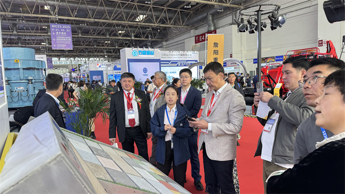 Kultainen syyskokous puhua älykkäästä valmistuksesta, Quangongin vahvuus luo loistoa