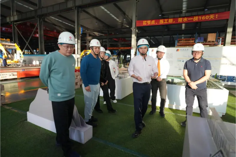 Nan'an Returned Overseas Students Association vieraili ja suoritti tutkimusta Quangong Machinery Co., Ltd:ssä.