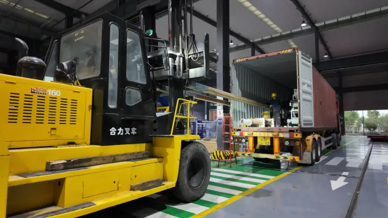 Massiiviset alukset kantavat luottamusta, ja älykkäästi valmistetut laitteet ovat matkalla kohteisiin maailmanlaajuisesti.