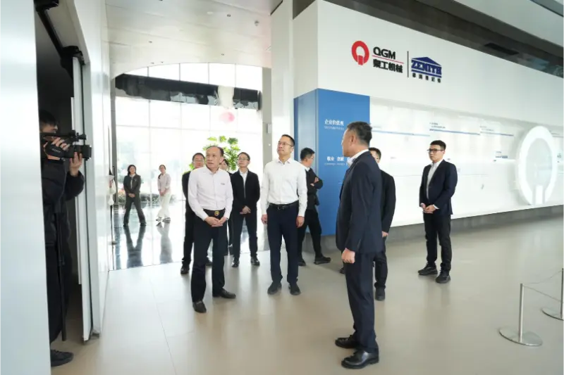 Hallitus ja yritykset tekevät yhteistyötä edistääkseen kehitystä; paikan päällä tehtävä tutkimus lämmittää yritysten sydäntä.