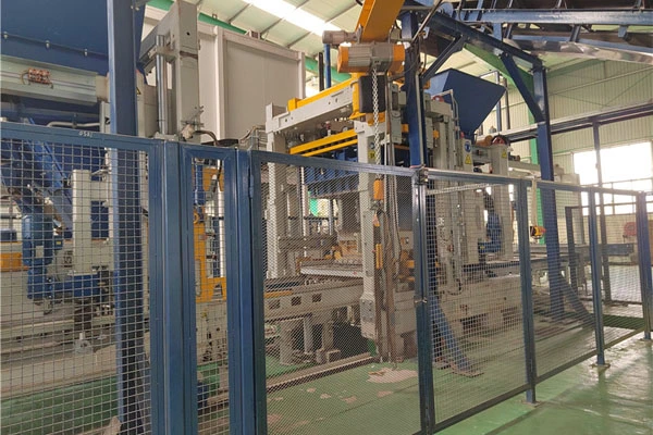 Zenith1500-2 Betonilohkokoneprojekti otettu käyttöön, auttamaan Malin kunnallista rakentamista